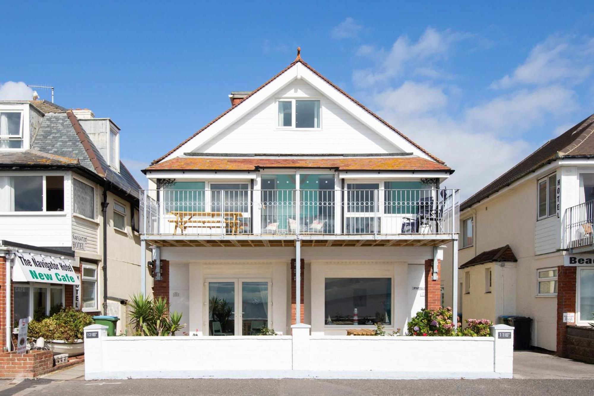 Absolute Beachfront With Decked Garden Oasis And Views بوغنور ريجيس المظهر الخارجي الصورة