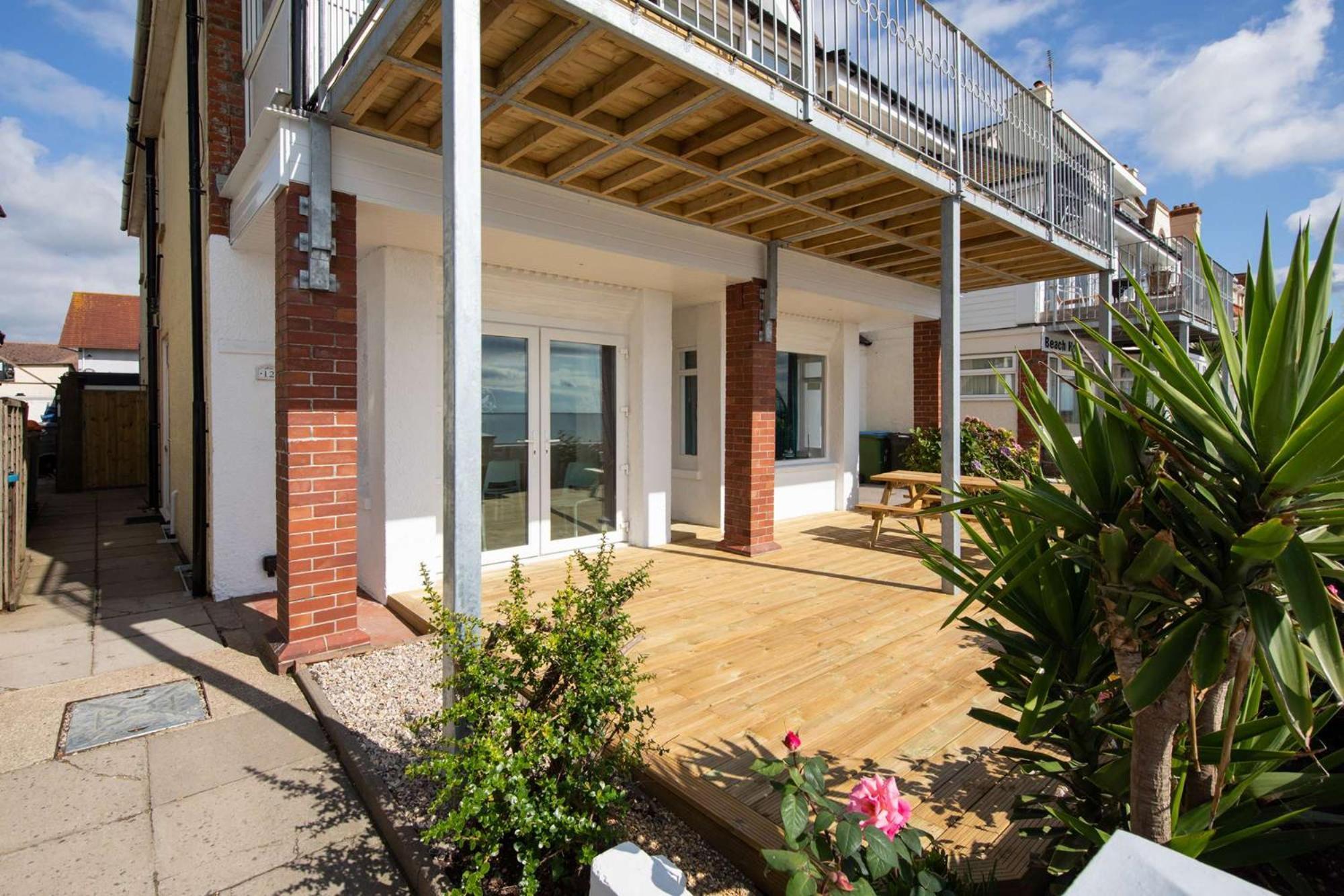 Absolute Beachfront With Decked Garden Oasis And Views بوغنور ريجيس المظهر الخارجي الصورة